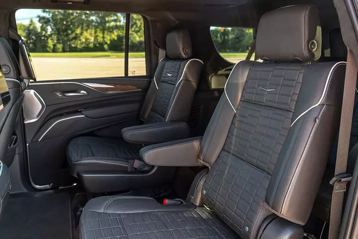 Airport luxury arrival ride by SUV, Sedan, Minibus or Limousine