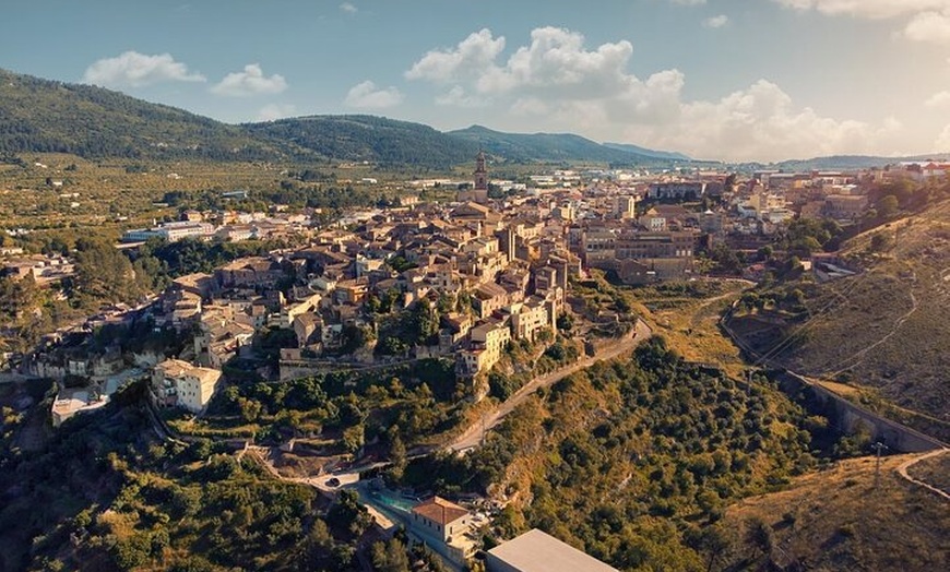 Image 2: Descubre Bocairent, el pueblo tallado en piedra