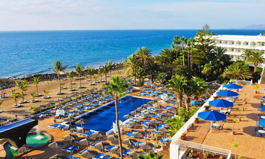 Image 1: ✈ LANZAROTE | Puerto del Carmen - VIK Hotel San Antonio 4* - Bord d...