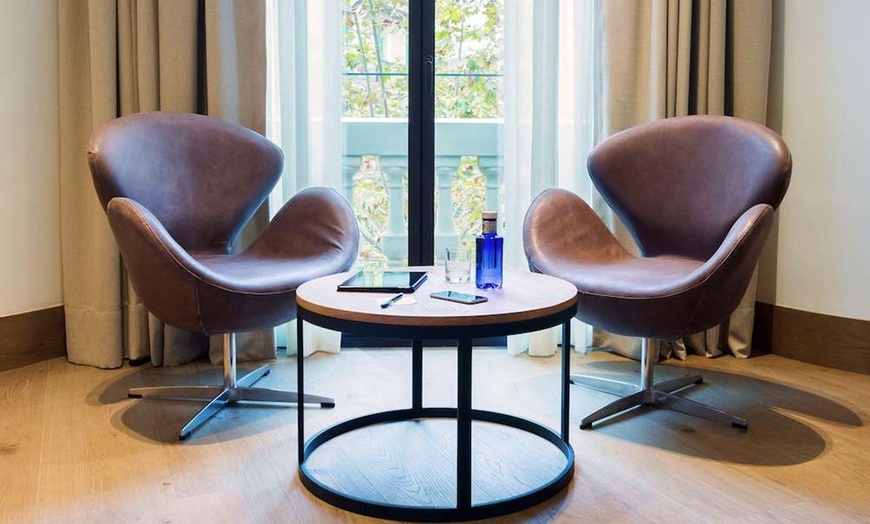 Image 6: ✈ SPAIN | Barcelona - The Corner Hotel 4*, 2 nights - Outdoor swimm...