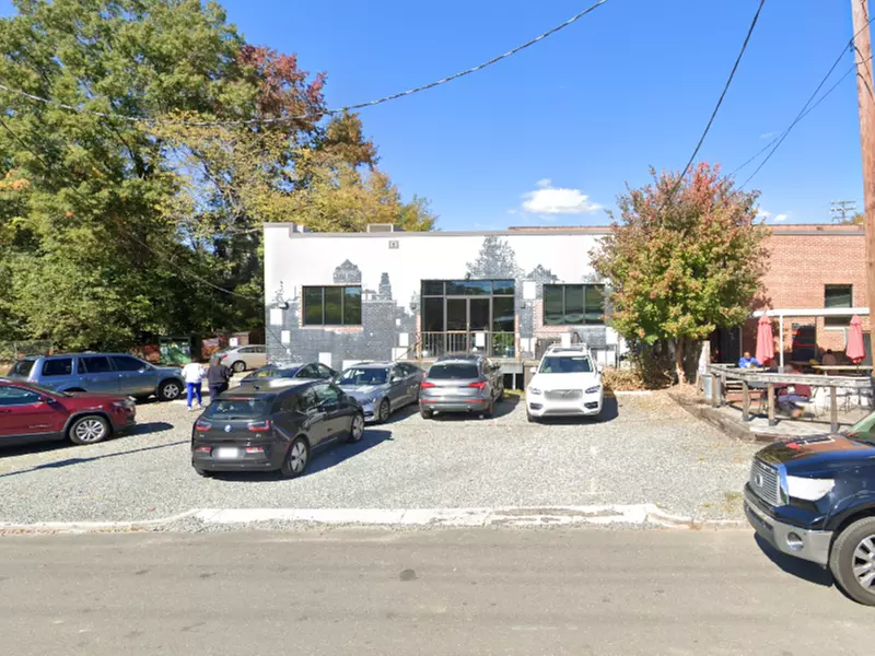 Parking at 701 Foster St. Lot