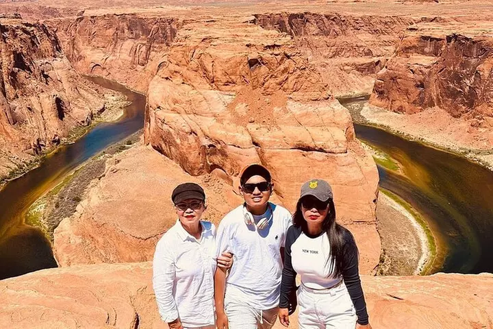 Private Tour Antelope Canyon and Horseshoe from Las Vegas 6 Seats