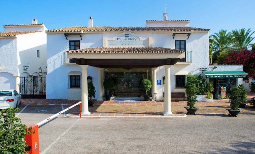 Image 43: ✈ COSTA DEL SOL | Marbella - BlueBay Banús 4*, 3 Nächte - Außenpool