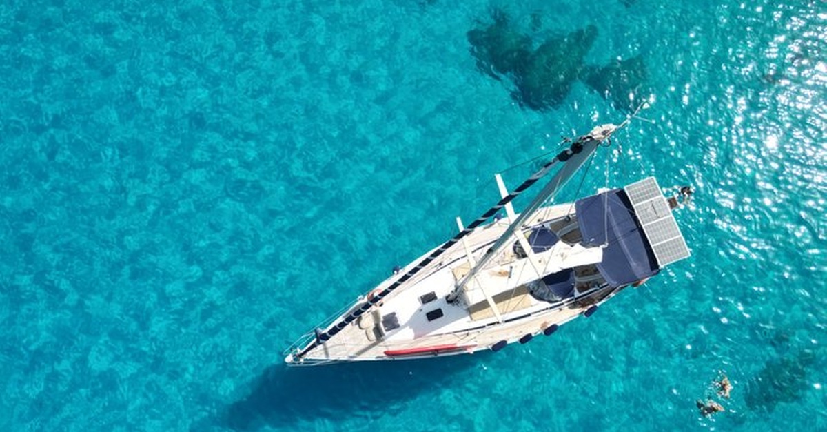 Excursión privada en velero desde Palma de Mallorca hacia Alcudia y Formentor