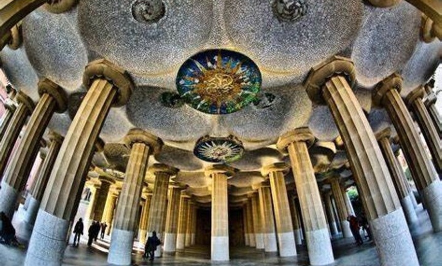 Image 7: Entrada oficial de Park Guell
