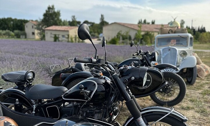Image 1: Aix-en-Provence : Circuit des Lavandes et Vignobles en Sidecar