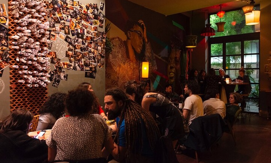 Image 19: Gastronomía local y música en directo en Ciutat Vella Barcelona