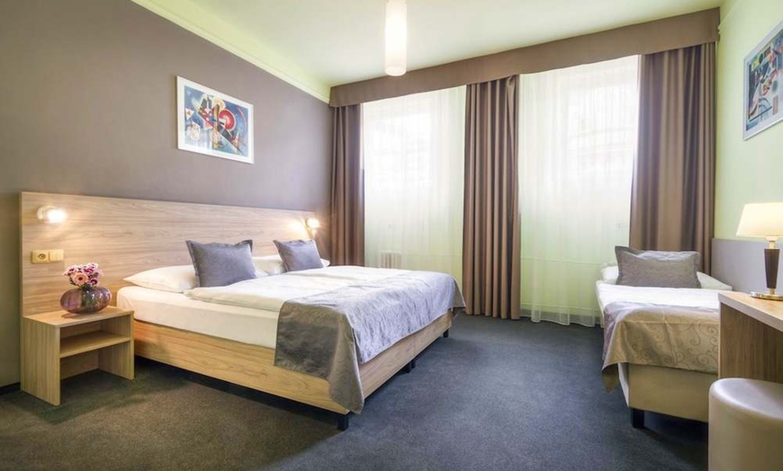 Image 2: ✈ RÉPUBLIQUE TCHÈQUE | Prague - Hotel Atlantic 3*, 2 nuit - Découverte