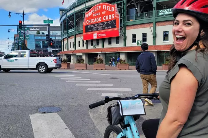 Chicago Bike & Classic Food Tour: Bikes, Bites & Views - Adults