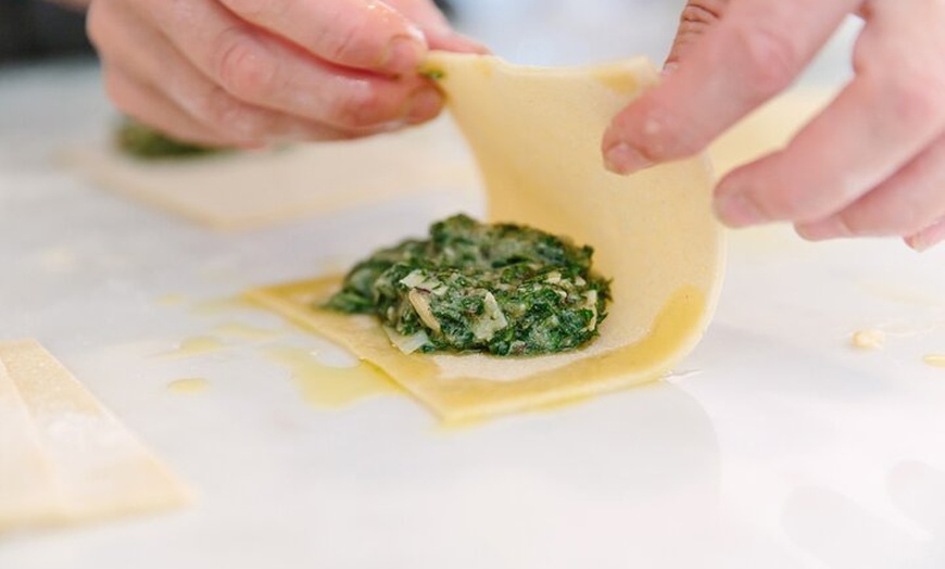 Image 10: Essen wie ein Berliner : Marktführung, Kochkurs und Mittagessen