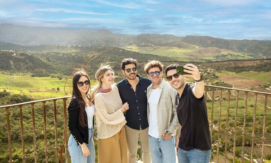 Image 8: Desde Málaga: Ronda, Cata de vinos y aceites de oliva Premium Grupo...