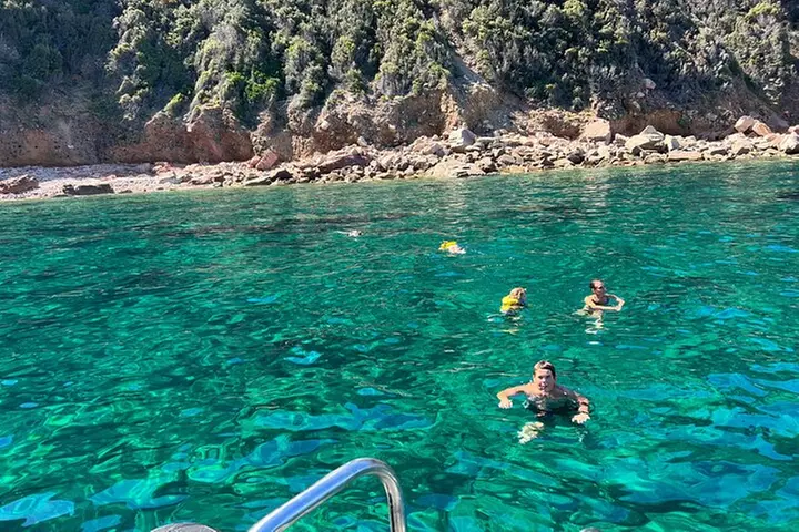 Excursion en Petit Comité dans la Réserve de Scandola