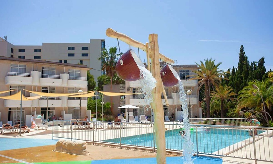 Image 2: ✈ MAJORQUE | Sa Coma - BJ Apartamentos Club Sa Coma 2* - Aqua Parc