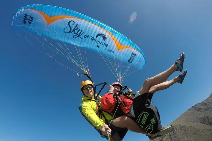 Experiencia épica de parapente en Tenerife con el equipo campeón de...