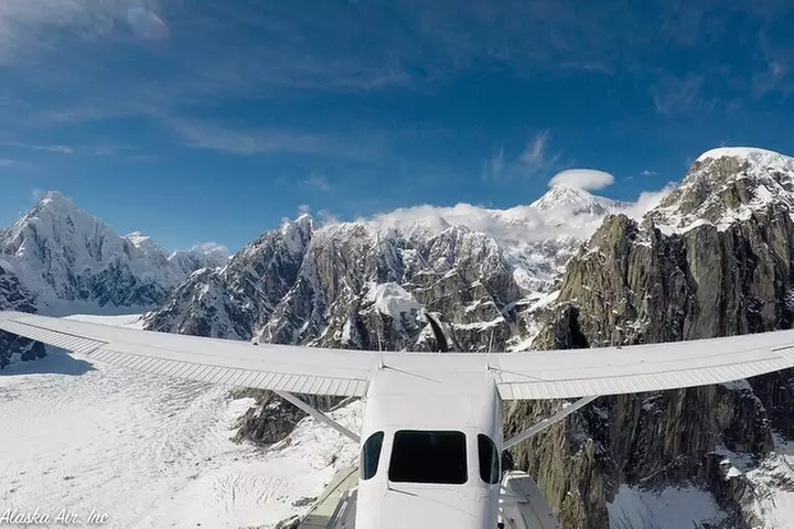 Small-Group Flight Denali National Park Tour with Guided Hike