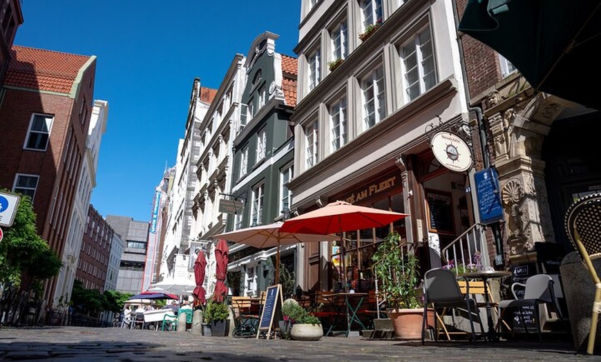 Image 18: Hamburg Historische Altstadt und 2. Weltkrieg Rundgang in Kleingruppe