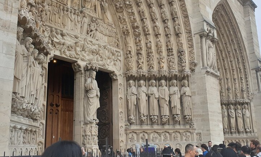 Image 3: Visite guidée intérieure de la cathédrale Notre-Dame de Paris