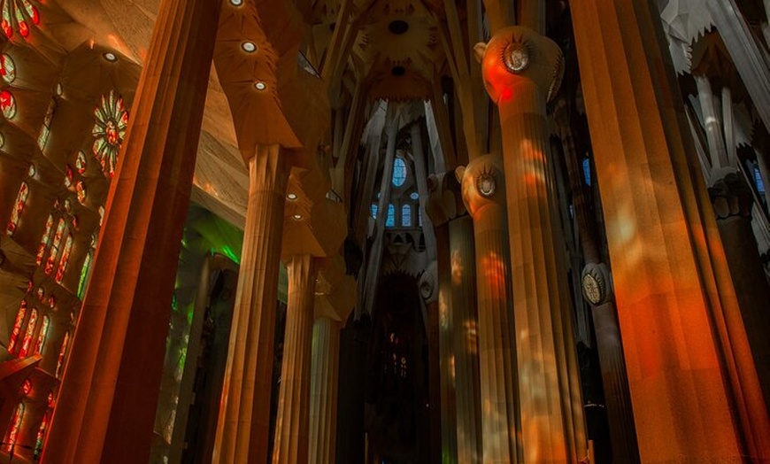 Image 18: Explore Montserrat y La Sagrada Familia en un día