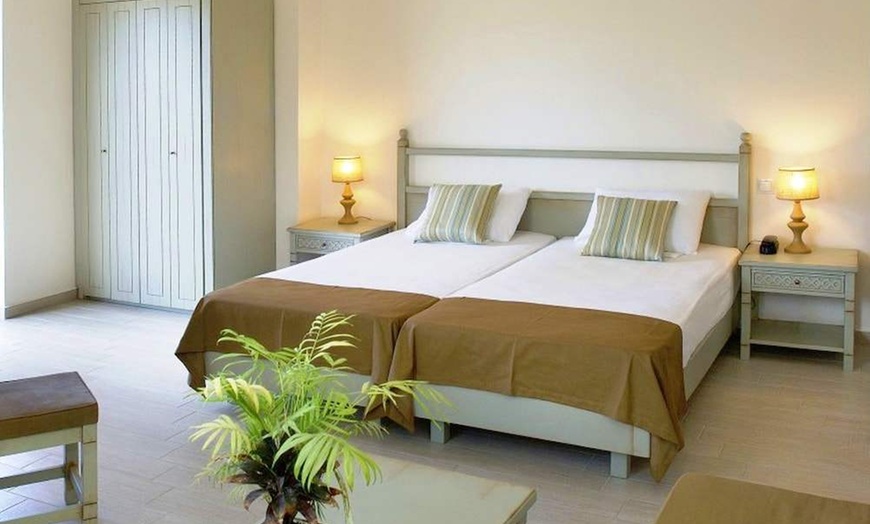 Image 9: ✈ KRETA | Kalyves - Almyrida Village & Waterpark 3* - Naprzeciwko m...