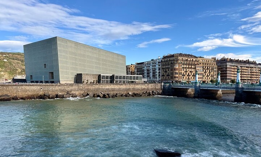 Image 10: Recorrido Histórico a Pie en San Sebastián con Pintxo y Bebida