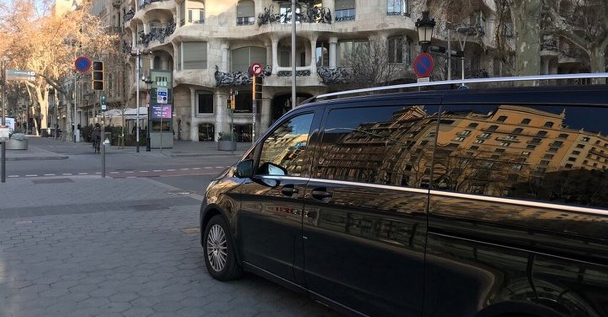 Traslado privado de Madrid a Sevilla en miniván Mercedes V