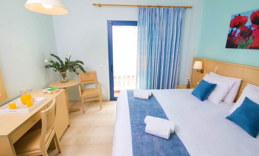 Image 2: ✈ SANTORIN | Kamari - Hotel Sunshine Santorini 3* - Bord de mer