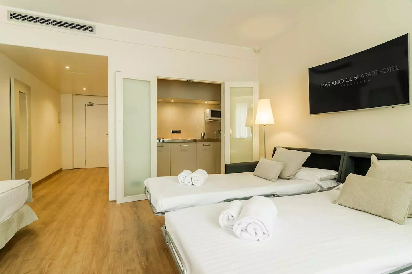 ✈ SPANIEN | Barcelona - Mariano Cubi Aparthotel Barcelona 4*, 2 Näc...