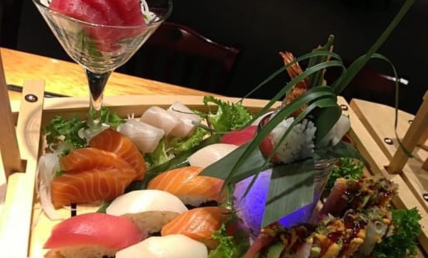 Image 8: 8% Cash Back at Asian Bistro