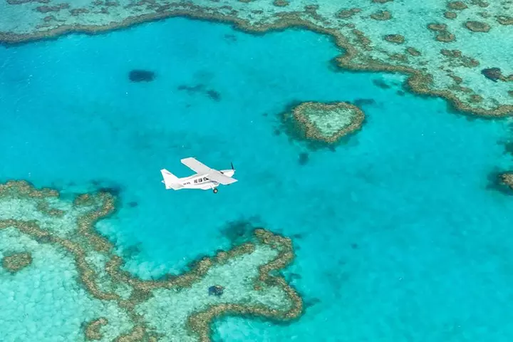 1hour Scenic Flight Heart Reef, Whitehaven Beach, Hill Inlet, GBR