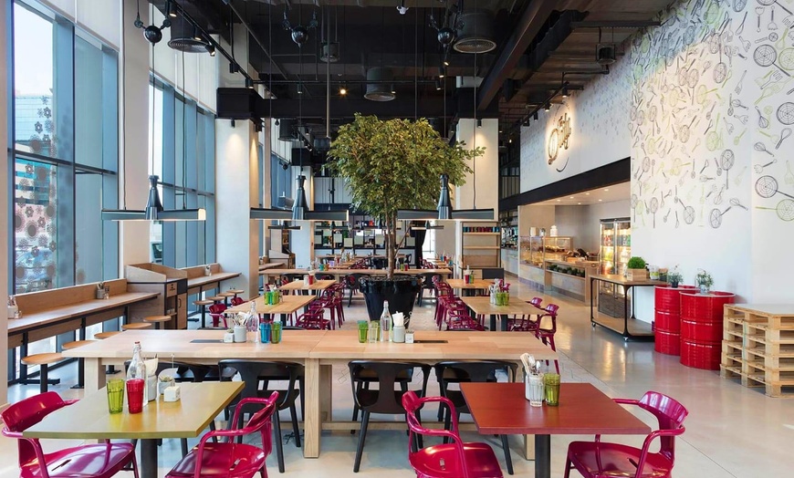 Image 5: ✈ EMIRATS ARABES UNIS | Dubaï - Rove Trade Centre 3* - Piscine exté...