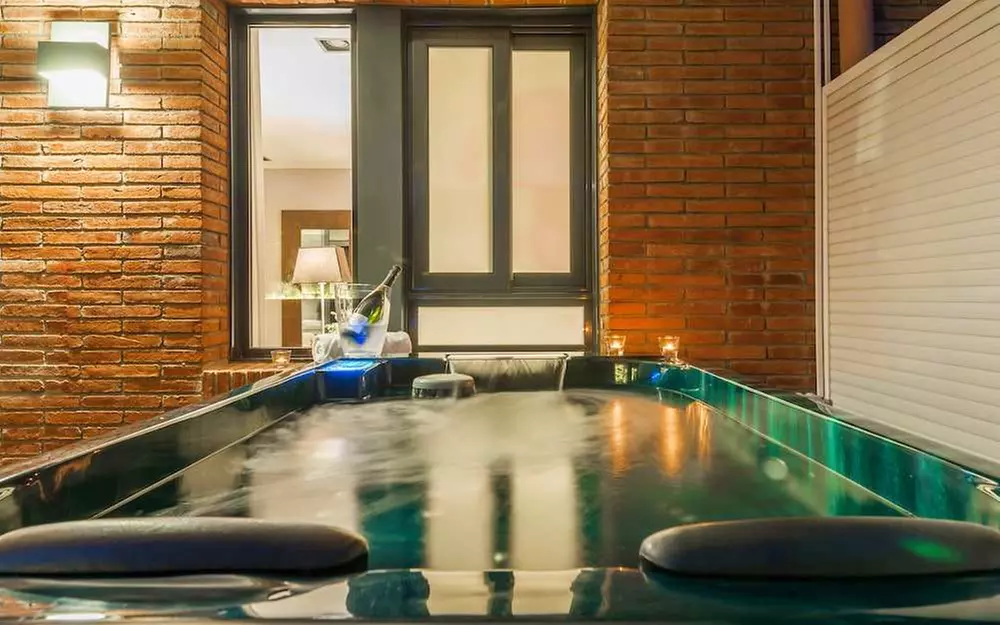 ✈ SPANIEN | Barcelona - Mariano Cubi Aparthotel Barcelona 4*, 2 Näc...