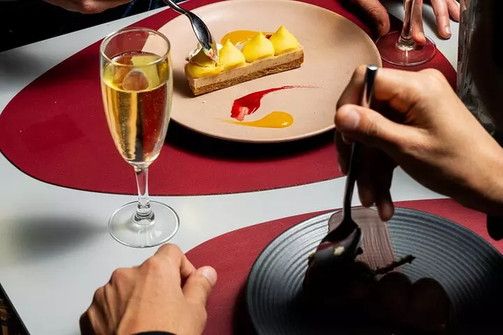 Dîner croisière sur la Seine avec Rooftop et chanteur live