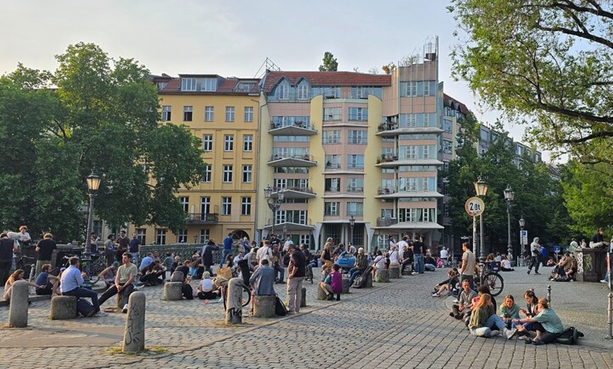 Image 35: Berlin VIP TOUR - Private Bus Tour inklusive Chauffeur und Guide