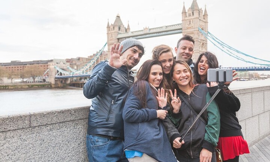 Image 2: Guided London Walking Tour of 50+ Landmarks with London Eye Entry