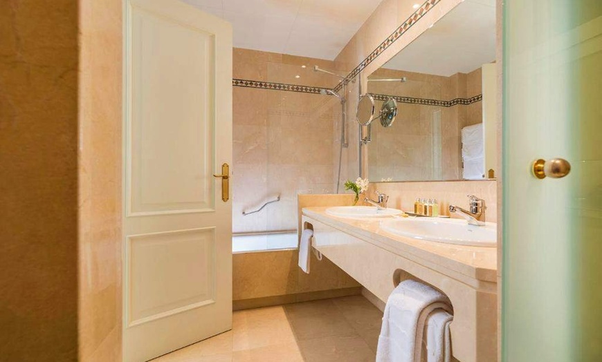 Image 7: ✈ COSTA BRAVA | Lloret de Mar - Hotel Santa Marta 5* - Piscine exté...