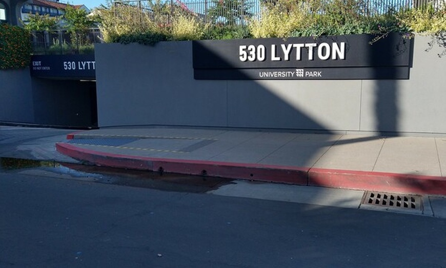 Image 2: Parking at 530 Lytton Ave. Garage