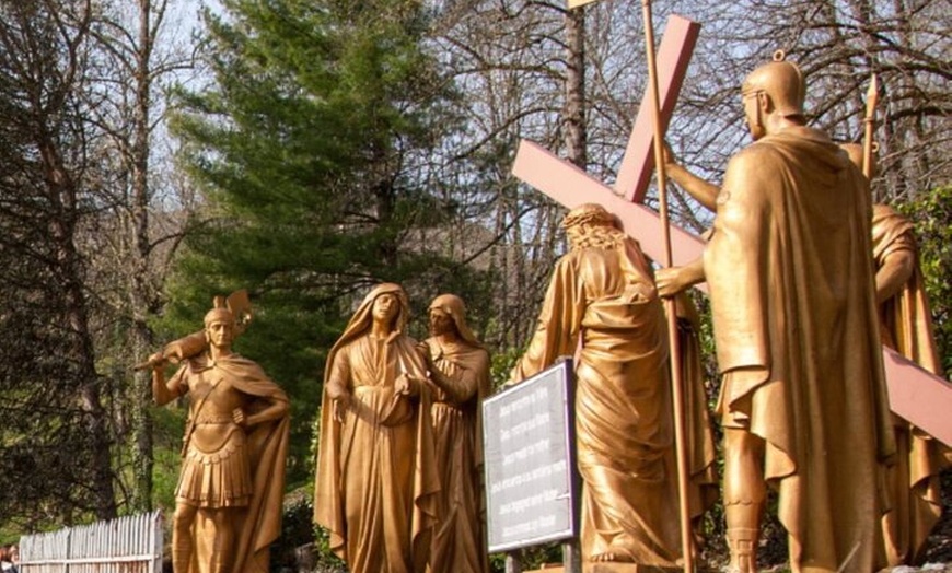 Image 11: Excursion d'une journée à Lourdes au départ de Paris Sanctuaires et...