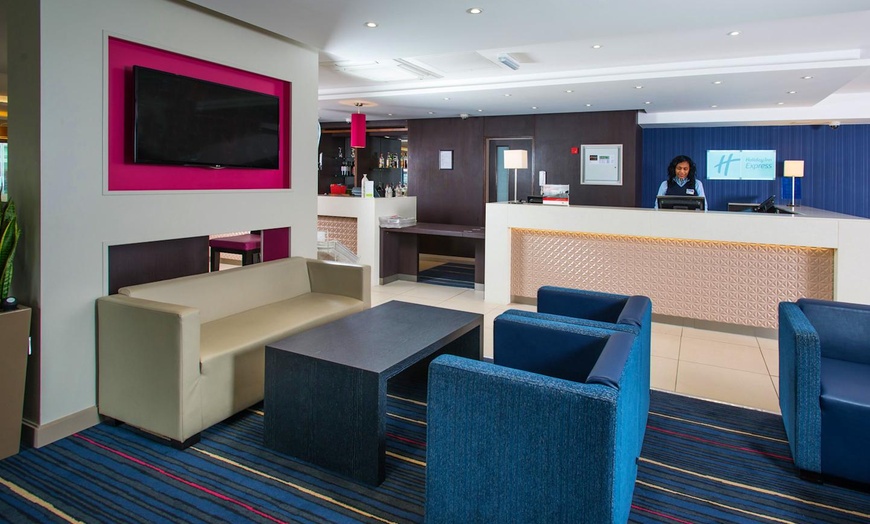 Image 10: ✈ WIELKA BRYTANIA | Londyn - Holiday Inn Express London - Wandswort...