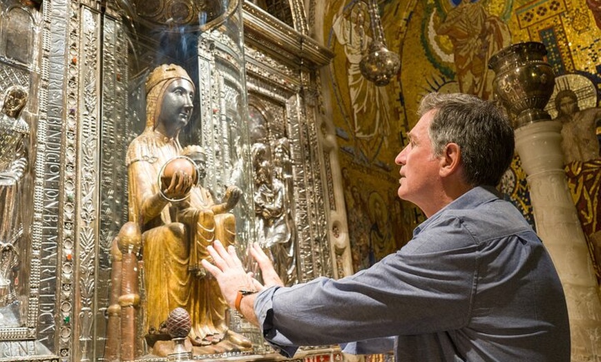 Image 5: Explore Montserrat y La Sagrada Familia en un día