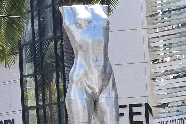 Beverly Hills and Rodeo Drive: A Self-Guided Audio Tour