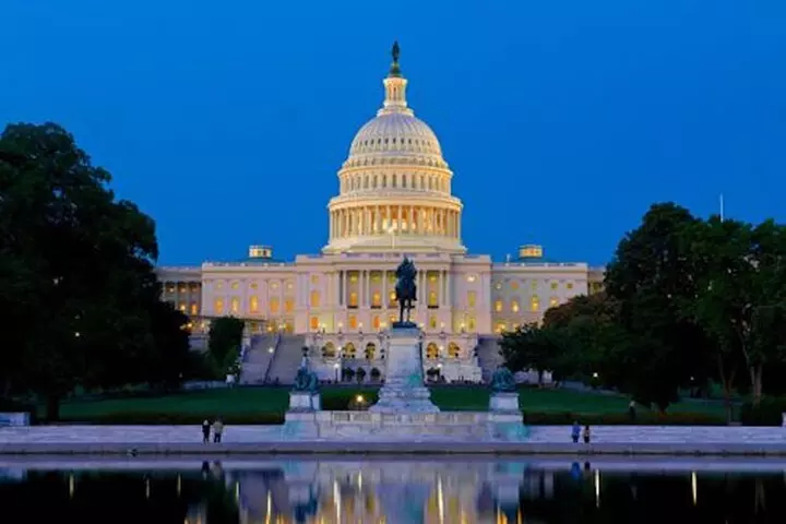 Private Night-Time City Tour with 10 Stops and Hotel Pick-Up