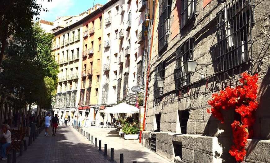 Image 11: Visita Guiada por Restaurantes Centenarios con Cena de Tapas