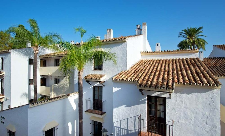 Image 14: ✈ COSTA DEL SOL | Marbella - BlueBay Banús 4*, 3 Nächte - Außenpool