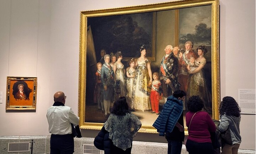 Image 2: Tour en grupo pequeño de tapas y vinos de Madrid con visita al Muse...