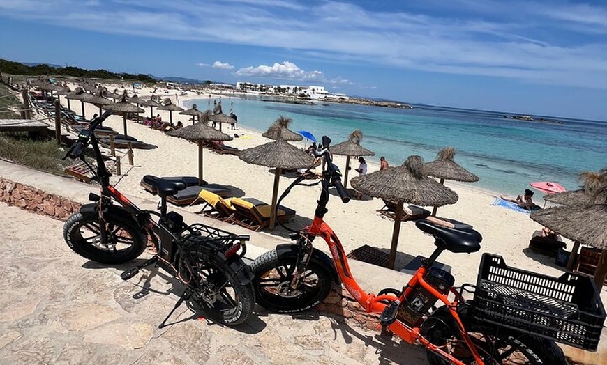 Image 25: Paseo en catamarán por Formentera con deportes acuáticos, paella y ...