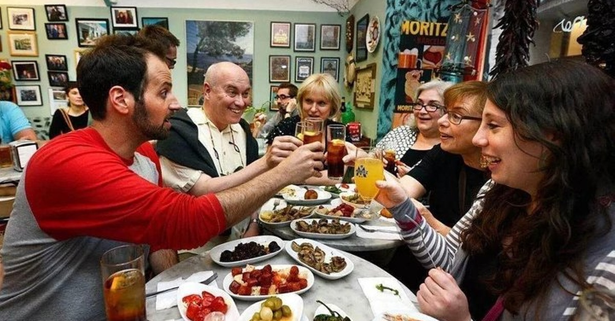 Tour privado de tapas con 6 catas gastronómicas en Barcelona