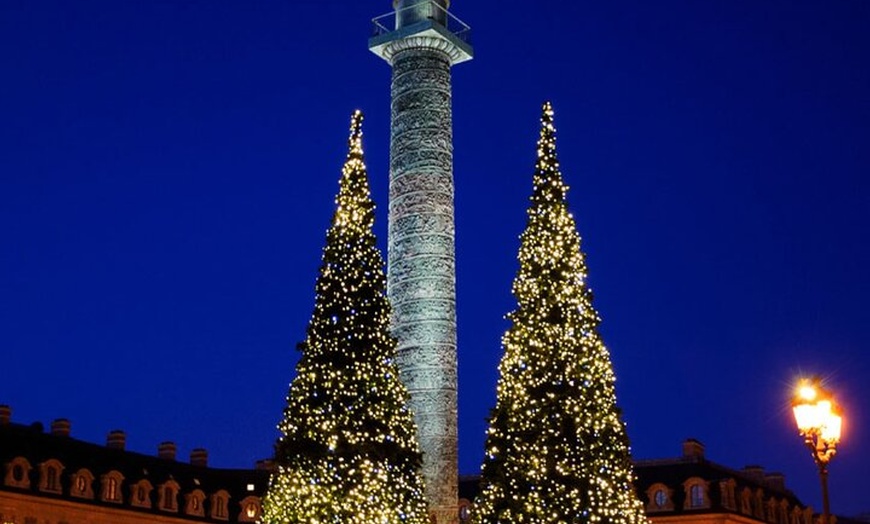 Image 4: Excursion en bus des lumières de Noël à Paris avec friandise festiv...