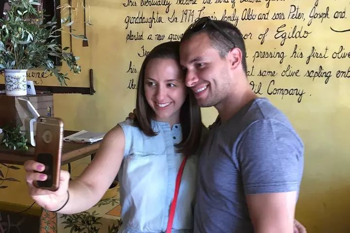 #1 Sonoma Walking Food, Wine Tasting & History Tour (Public Tour)