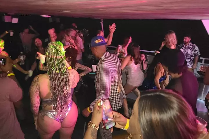 Ultimate Miami Boat Party with Free Open Bar & Live DJ
