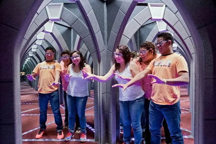 The Amazing Mirror Maze with Escape Room